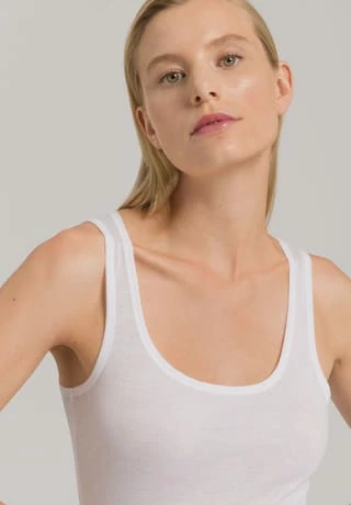 HANRO Ultralight Tank-Top, Uni, U-Ausschnitt, Für Damen 0101/ WHITE 5 HANRO Ultralight Tank-Top, Uni, U-Ausschnitt, Für Damen 0101/ WHITE – Bild 3